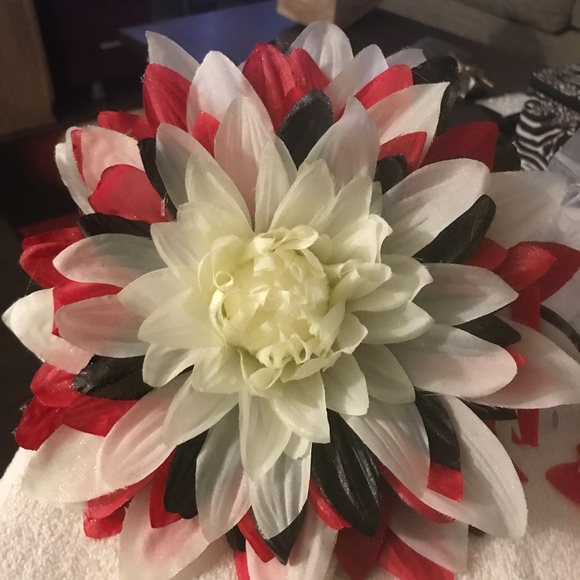 Medium  size Artificial Dahlia Flowers - Picture 5 of 8